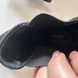 Dkny sued black boots
